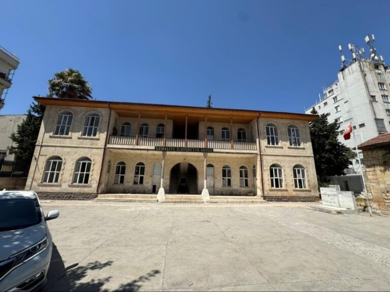 Kemaliye İlkokulu Çatı Yapım İşi